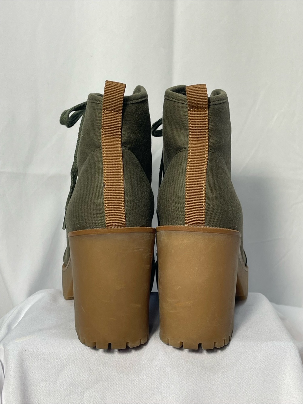 Chinese Laundry Olive Lace-Up Block Heel Boots w/Black Cap. Sz 8 military vibes - Picture 5 of 7